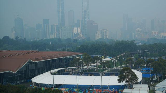 Hava kirliliği nedeniyle Avustralya Açık'ta maçlar iki saat ertelendi