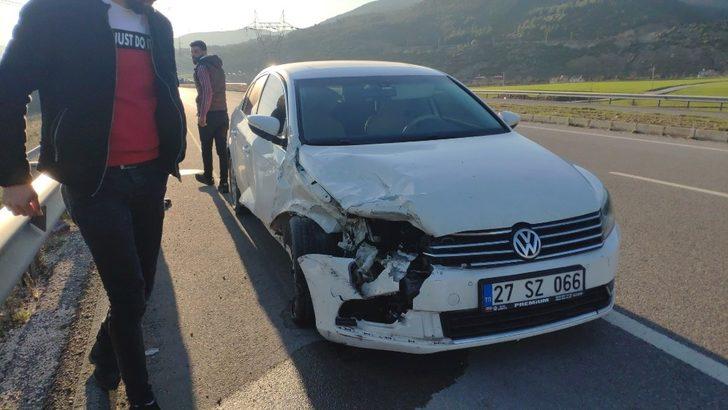 Çocuğunu hastaneye götürürken kaza yaptı: 1 yaralı G2