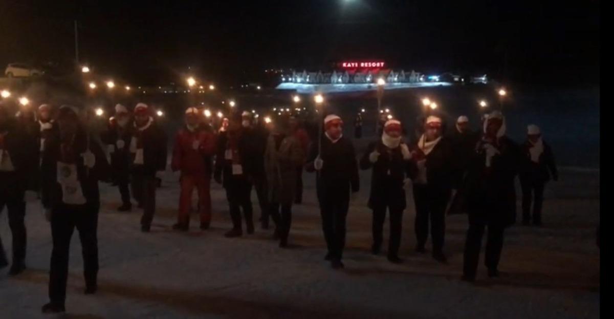 Sarıkamış Kayak Merkezi&rsquo;nde meşaleli y&uuml;r&uuml;y&uuml;ş