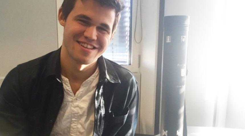 Magnus Carlsen dünya rekoru kırarak satranç tarihine geçti