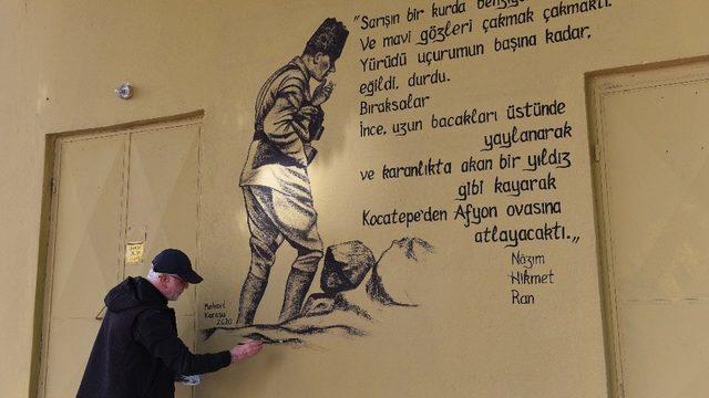 Nazım Hikmet dizelerini trafoya çizdiler