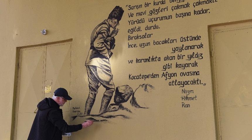 Nazım Hikmet dizelerini trafoya &ccedil;izdiler