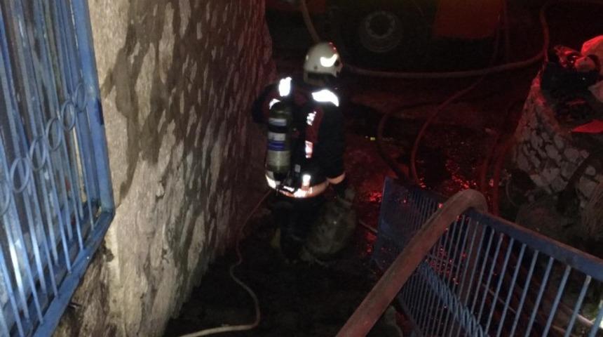 Tarsus&rsquo;ta ev yangını