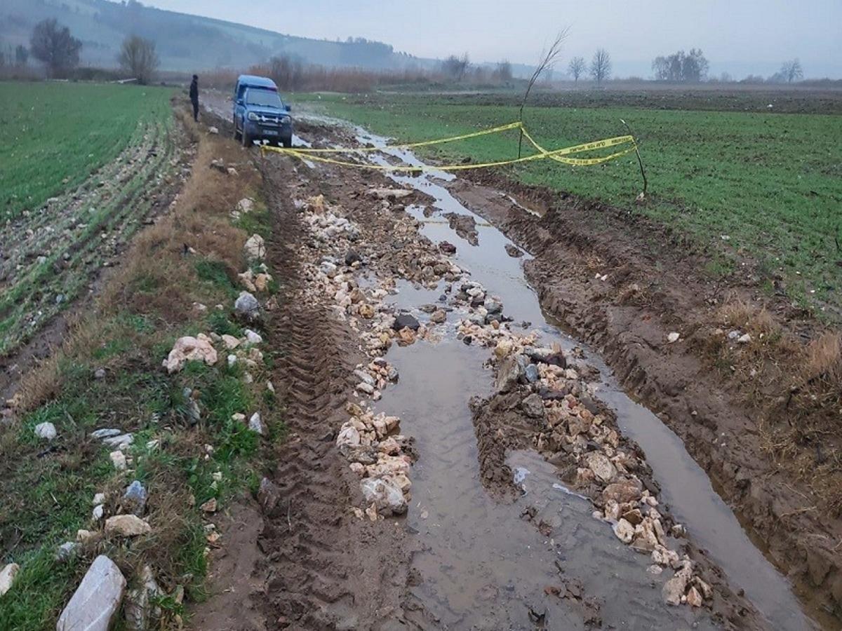 Yağmur yağdı, mezarlar a&ccedil;ığa &ccedil;ıktı