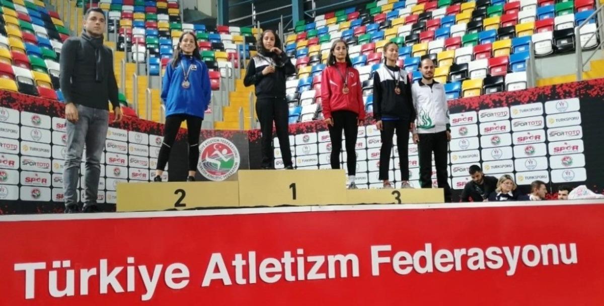 Tatar&rsquo;ın &ouml;ğrencileri İstanbul&rsquo;dan 3 madalya ile d&ouml;nd&uuml;