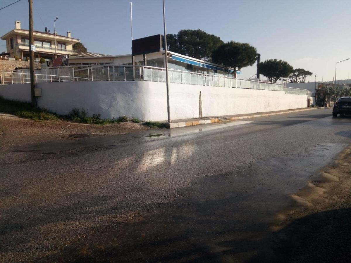 Kaynağı belli olmayan su akıntısı tehlike sa&ccedil;ıyor