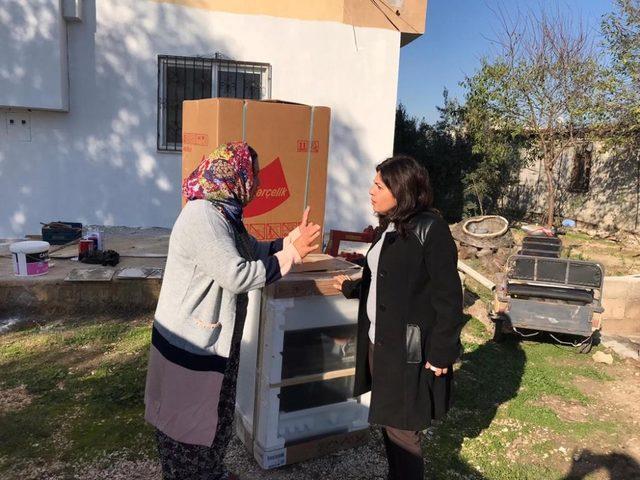 Mersin’de yangında zarar gören aileye belediye destek verdi