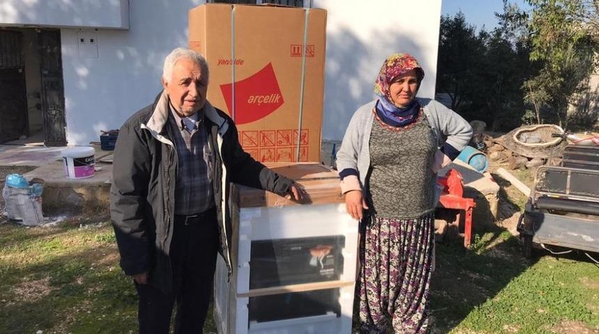 Mersin&rsquo;de yangında zarar g&ouml;ren aileye belediye destek verdi