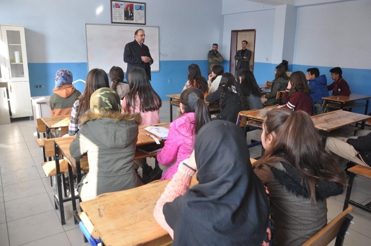 Y&uuml;ksekova&rsquo;da &lsquo;Sınıfınızda 5-10 dakika, 5-10 kelam edelim mi&rsquo; programı başlatıldı