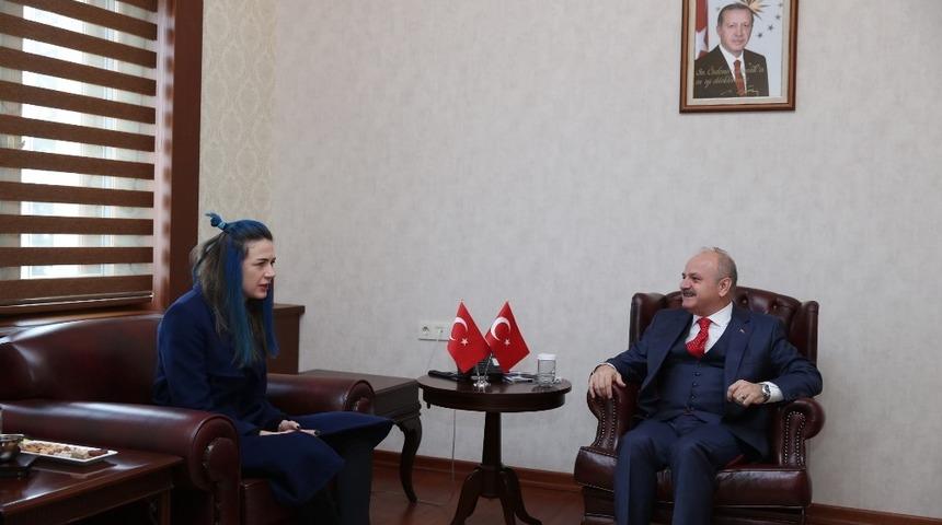 Vali &Ccedil;akacak, Milli Voleybolcu Boz&rsquo;u kabul etti