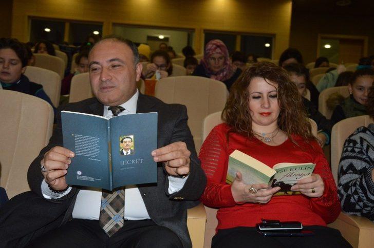 Hastanenin konferans salonunda kitap okudular G3