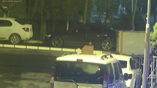 Bakırköy'de otomobillerin elektronik parçalarını çalan şüpheli kamerada