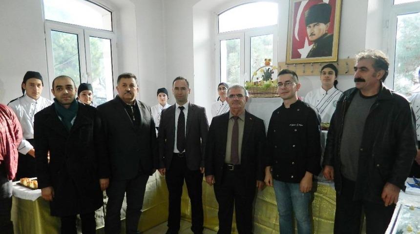 Erdekli &ouml;ğrencilerden &ldquo;Yiyecek &Uuml;r&uuml;nleri&rdquo; sunum  sergisi