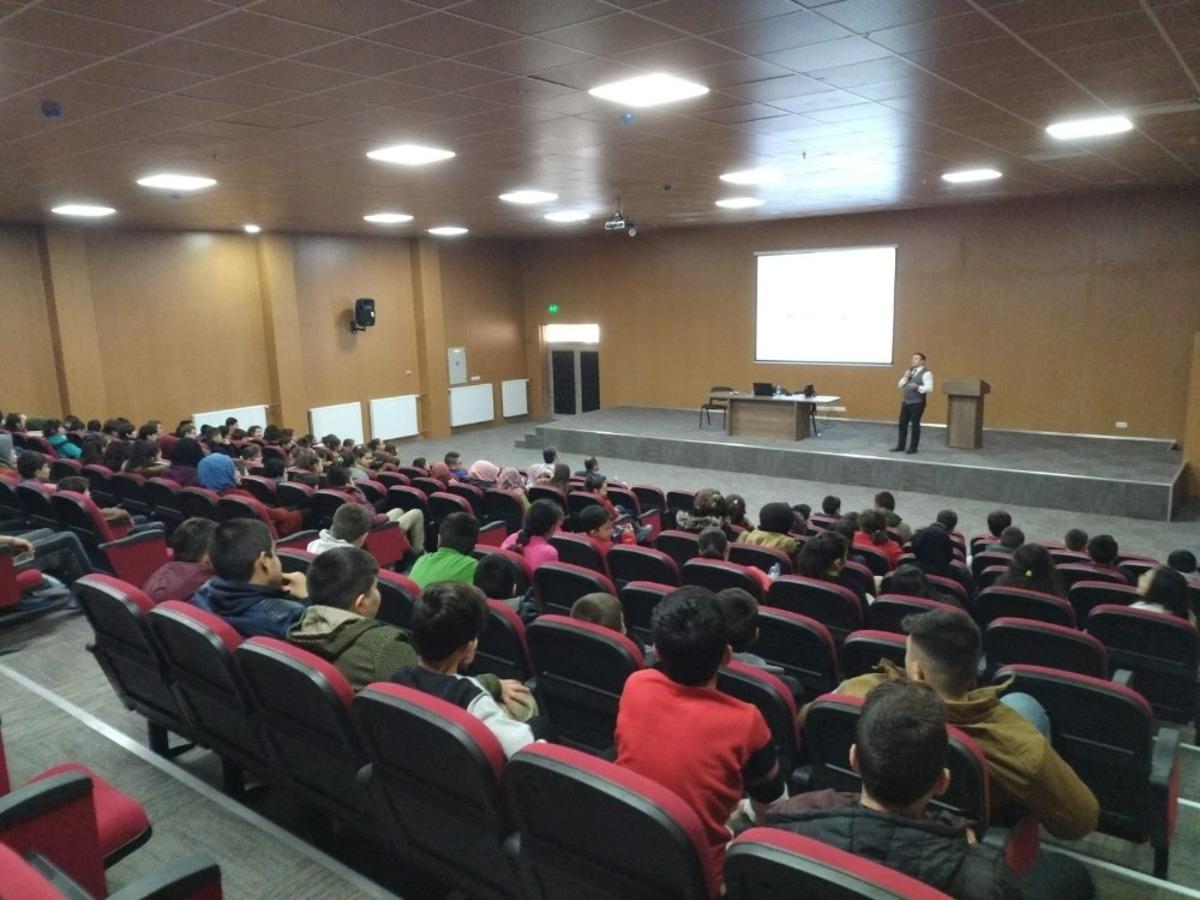 &Ouml;ğretmen ve &ouml;ğrencilere seminer
