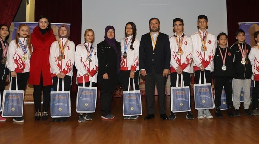 Kocaispir şampiyonları &ouml;d&uuml;llendirdi