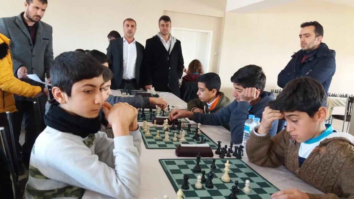 Dicle&rsquo;de satran&ccedil; turnuvası d&uuml;zenlendi