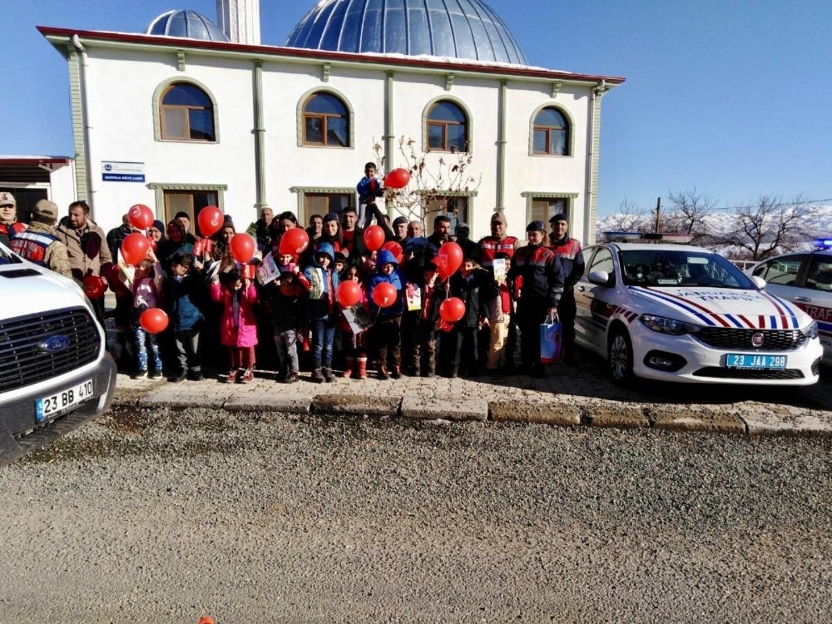 Elazığ&rsquo;da jandarmadan "Sizden Biriyiz" projesi
