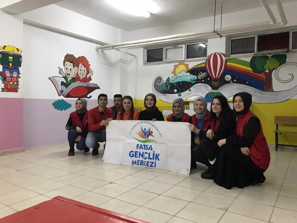 K&ouml;y okullarına g&ouml;n&uuml;ll&uuml; gen&ccedil;ler dokunuşu