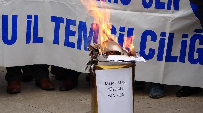 Memurlar bordo yaktı