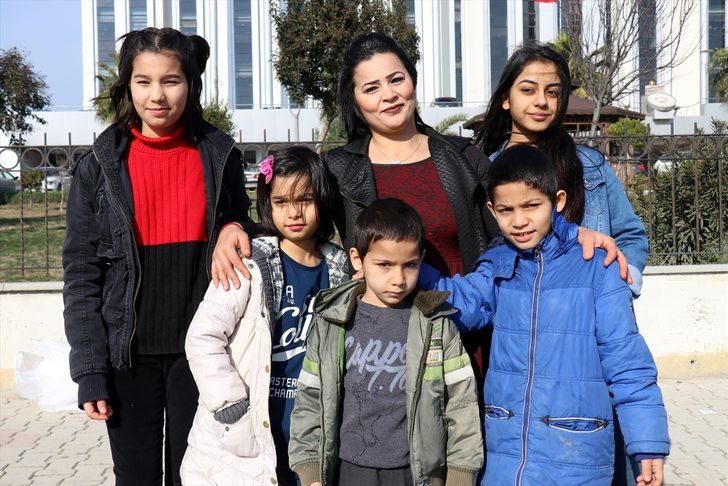 Adliye önünde davullu zurnalı boşanma kutlaması G3