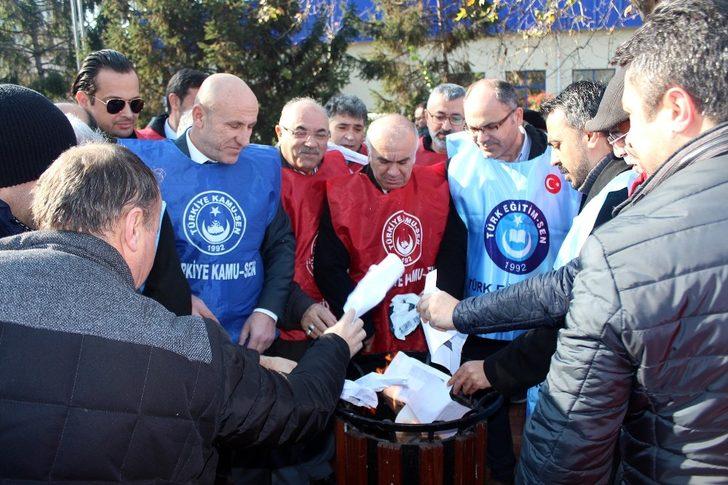 Yalovalı memurlar bordrolarını yaktı G2