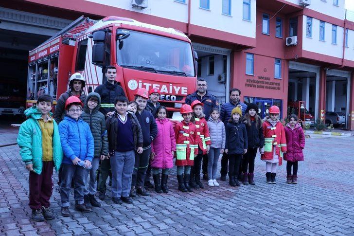 Küçük çocuklara itfaiyeci eğitimi G3