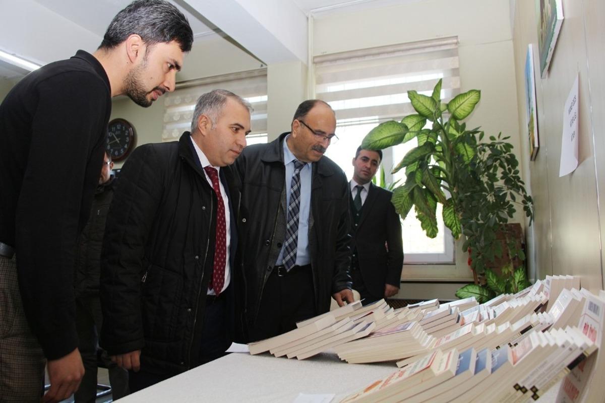 Futboldan ilham aldılar &lsquo;Kitap Ligi&rsquo; kurdular