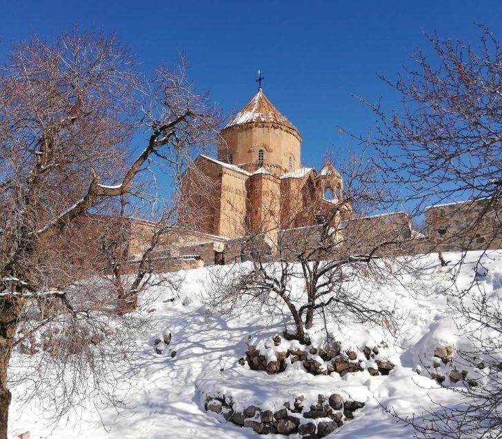 Akdamar Adası’nın daimi misafirleri tavşanlar G5