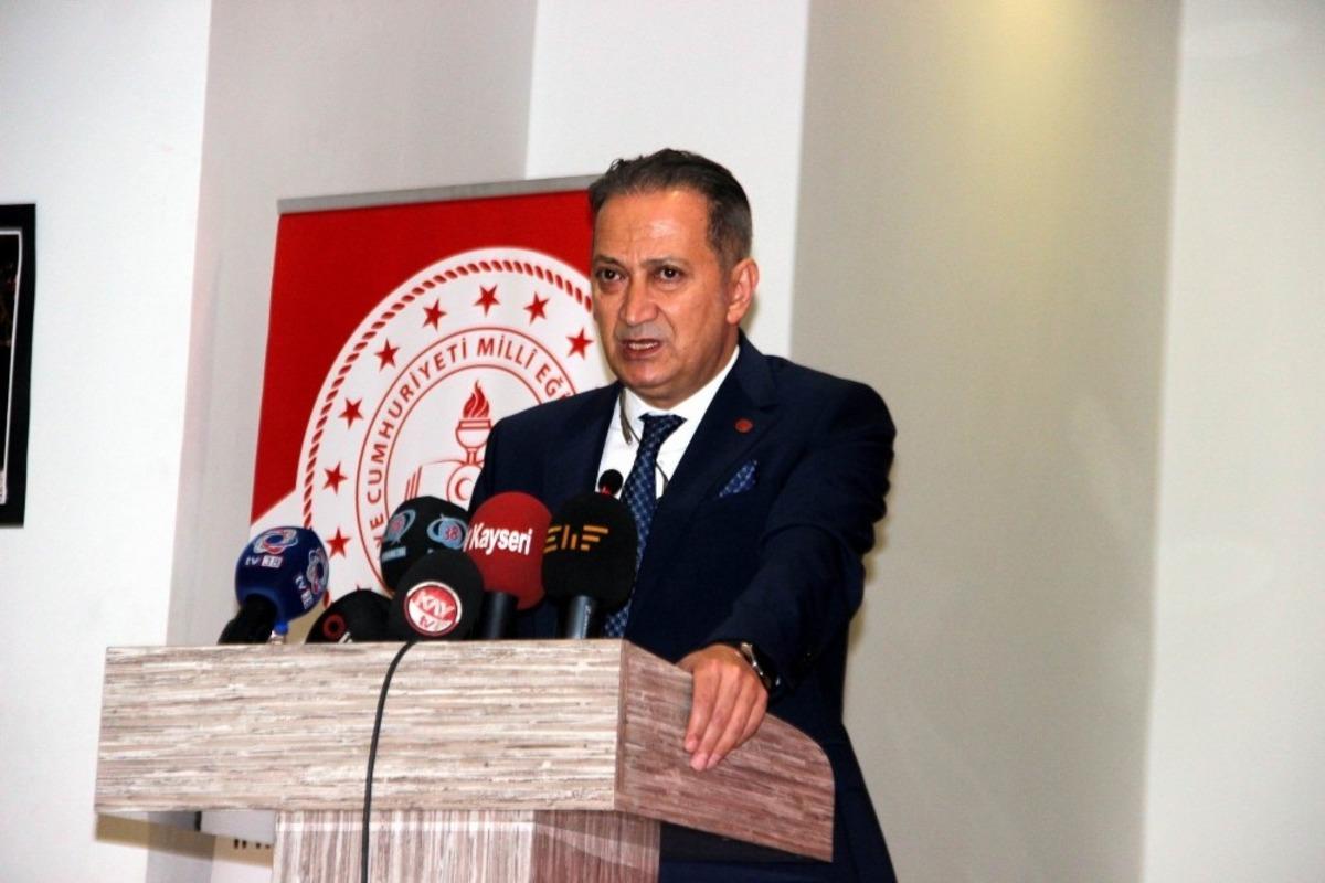 Milli Eğitim M&uuml;d&uuml;r&uuml; Ekinci: "T&uuml;rkiyemizin &ccedil;ağdaş d&uuml;nyada yerini alabilmesi i&ccedil;in yarışta başarılı olması gerekiyor"