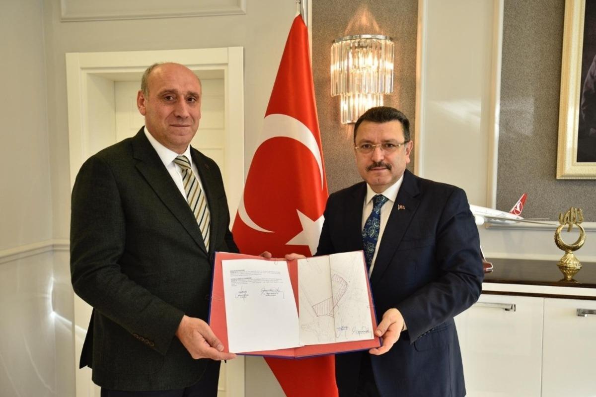 Mehmet Akif Ersoy Kapalı Y&uuml;zme Havuzu Ortahisar&rsquo;a devredildi!