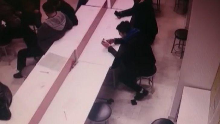 Hırsızlık saniye saniye görüntülendi! Yerdeki cüzdana önce tekme attı sonra çaldı G2