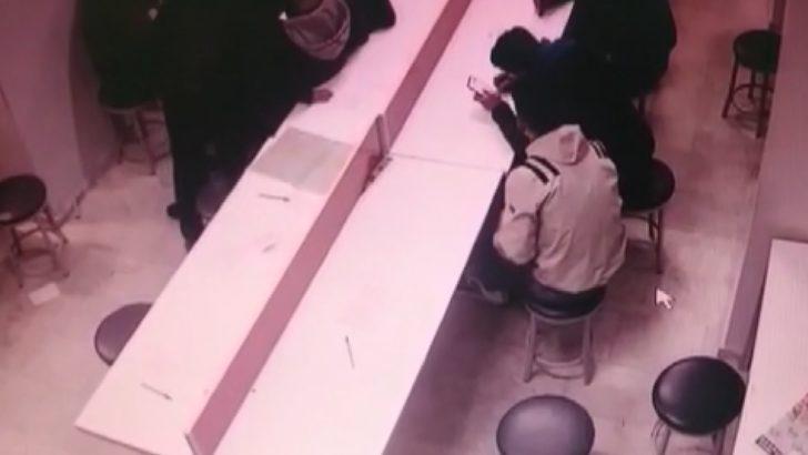 Hırsızlık saniye saniye görüntülendi! Yerdeki cüzdana önce tekme attı sonra çaldı G4