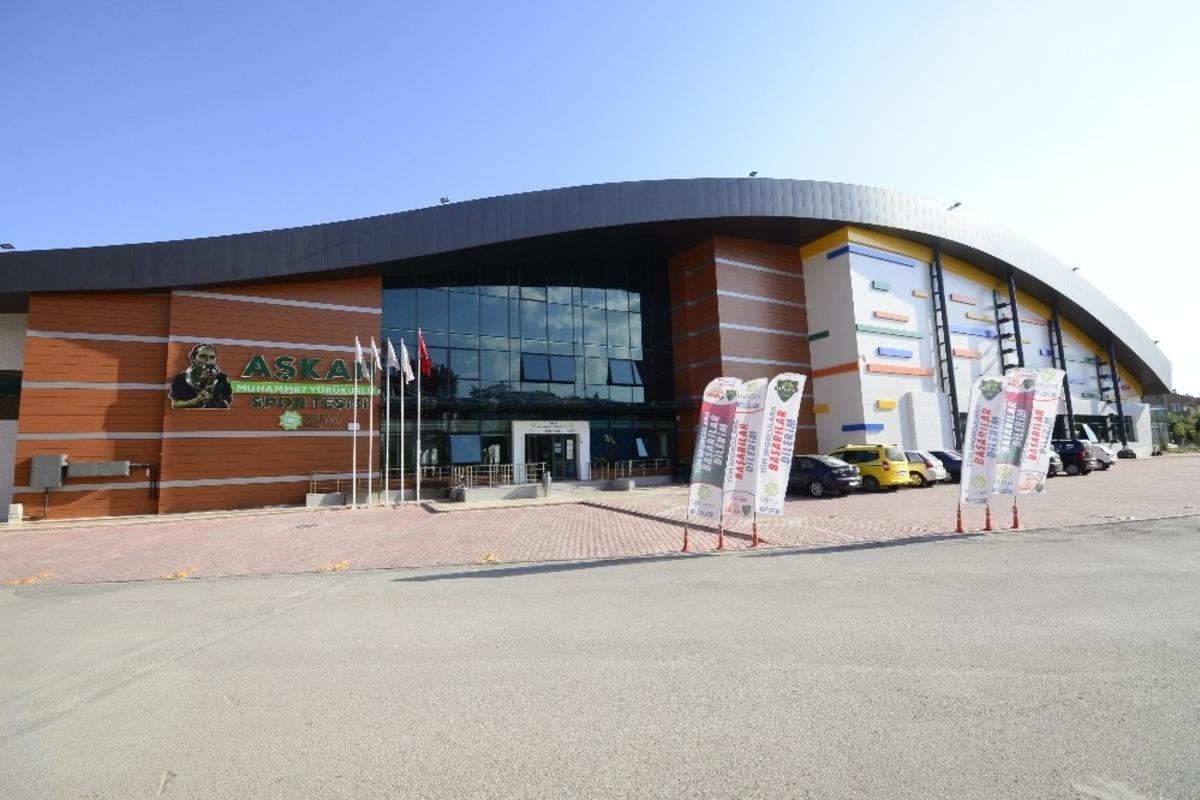 Meram Belediyesi spor tesisleri ilgi g&ouml;r&uuml;yor