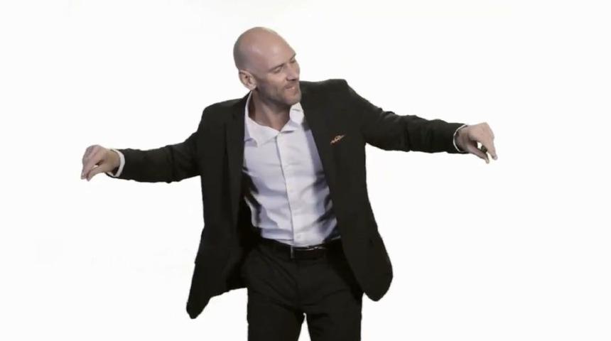 &Uuml;nl&uuml; yetişkin film yıldızı Sins 'Erik Dalı' ile oynadı!