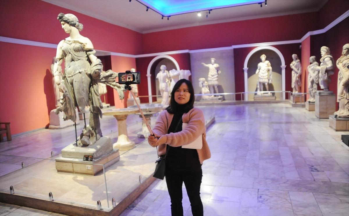 Antalya M&uuml;zesi'nde "M&uuml;zede Selfie G&uuml;n&uuml;" etkinliği yapıldı