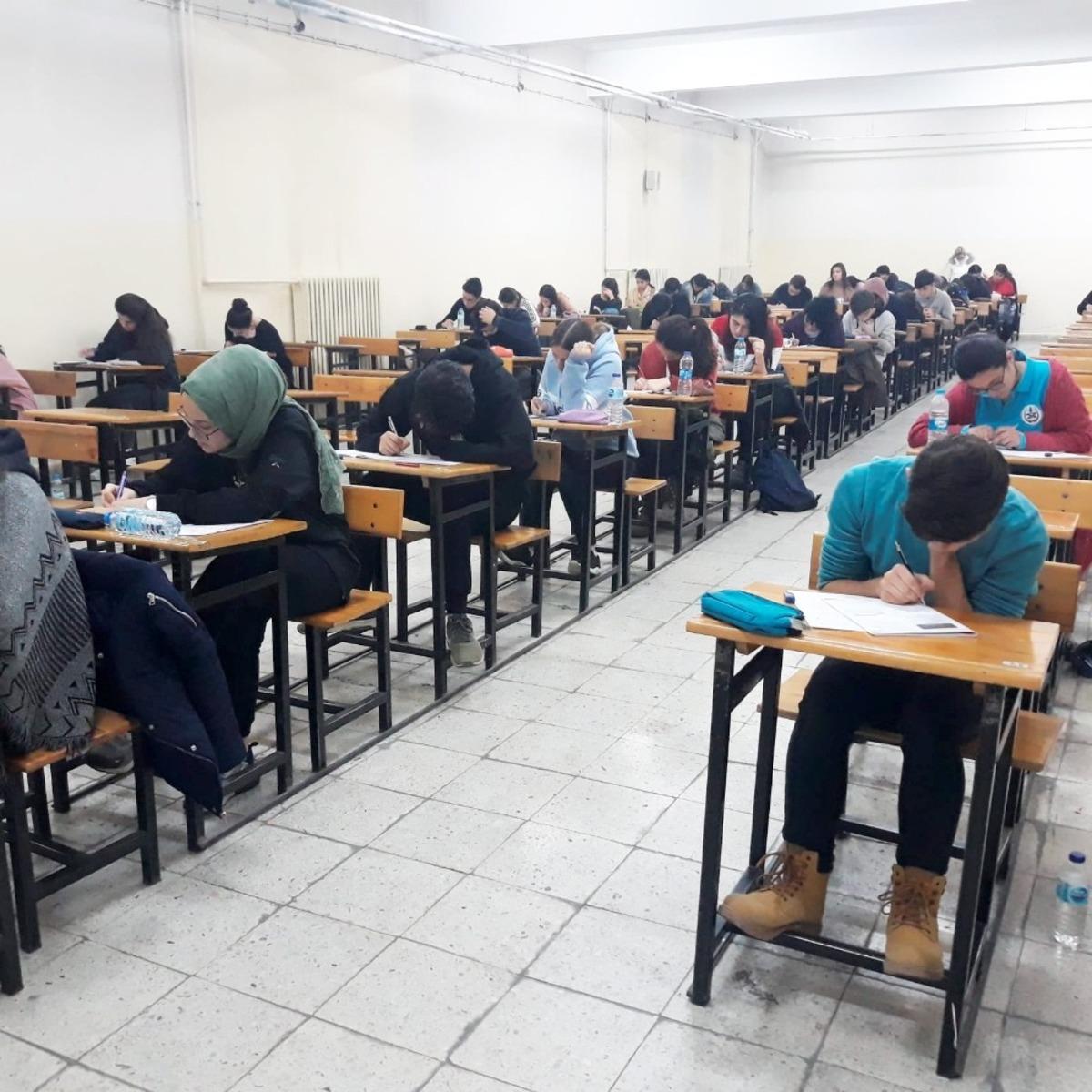 Isparta belediyesinden 13 bin 700 &ouml;ğrenciye deneme sınavı