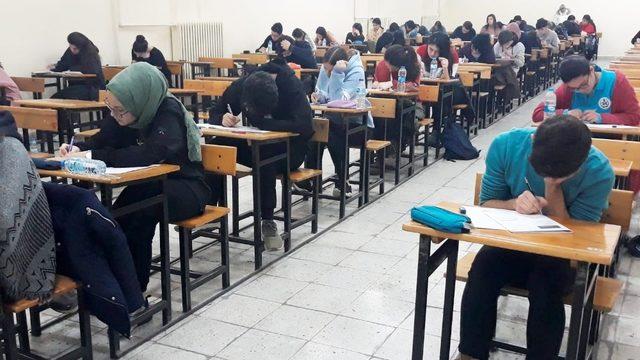 Isparta belediyesinden 13 bin 700 öğrenciye deneme sınavı
