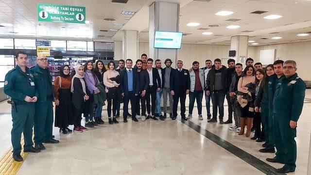 GAÜN öğrencilerinden Gaziantep Havalimanı Gümrük Müdürlüğü’ne inceleme gezisi