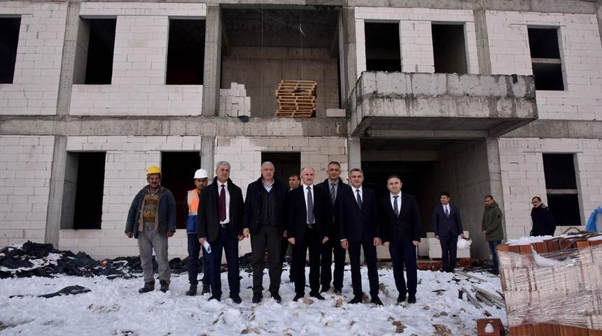 Vali Meral, sağlık kompleksinde incelemelerde bulundu