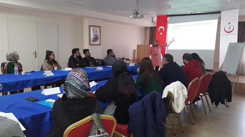 Ardahan&rsquo;da temel yenidoğan bakım eğitimi