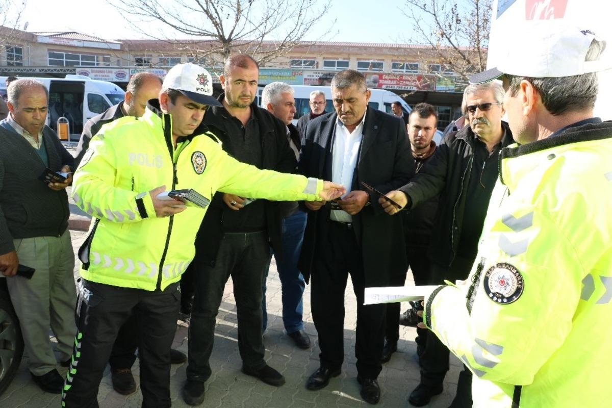S&uuml;r&uuml;c&uuml;lere ve yolculara kış lastiği ve emniyet kemeri eğitimi