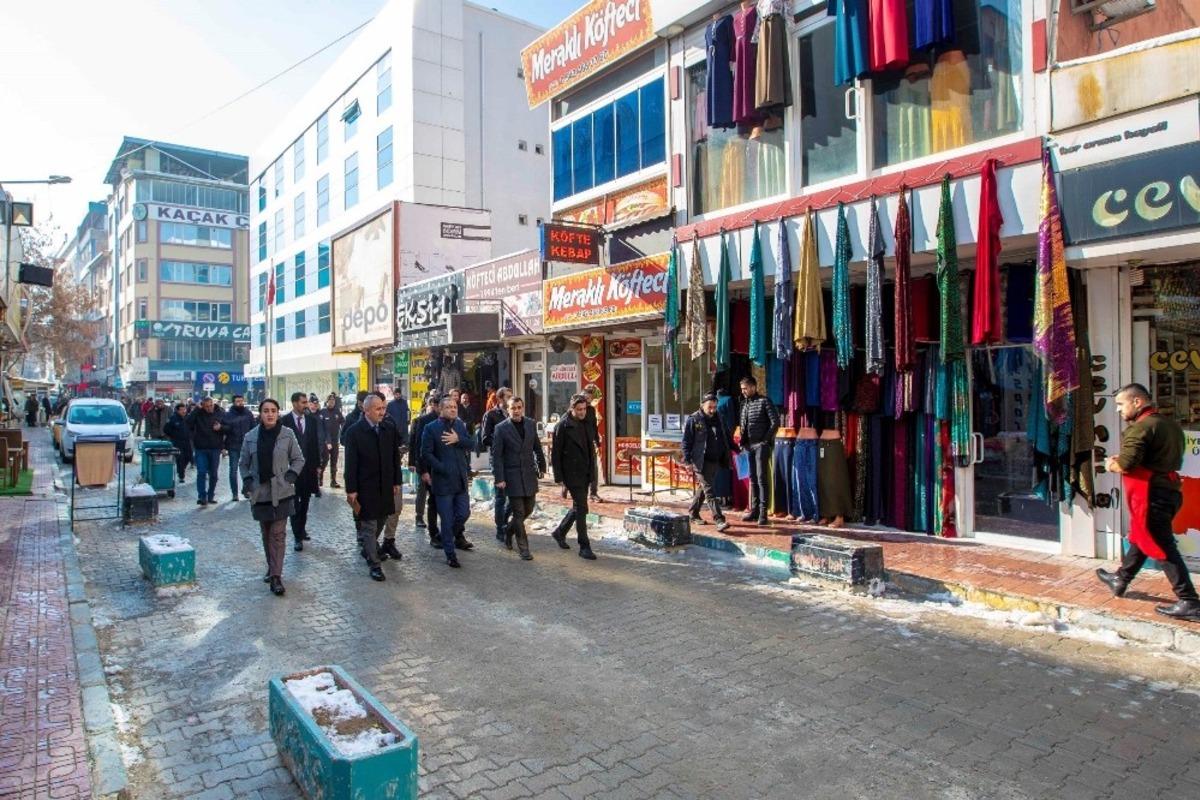 Belediye Başkan Vekili Aslan&rsquo;ın sokak incelemelerine ve esnaf ziyaretlerine devam ediyor