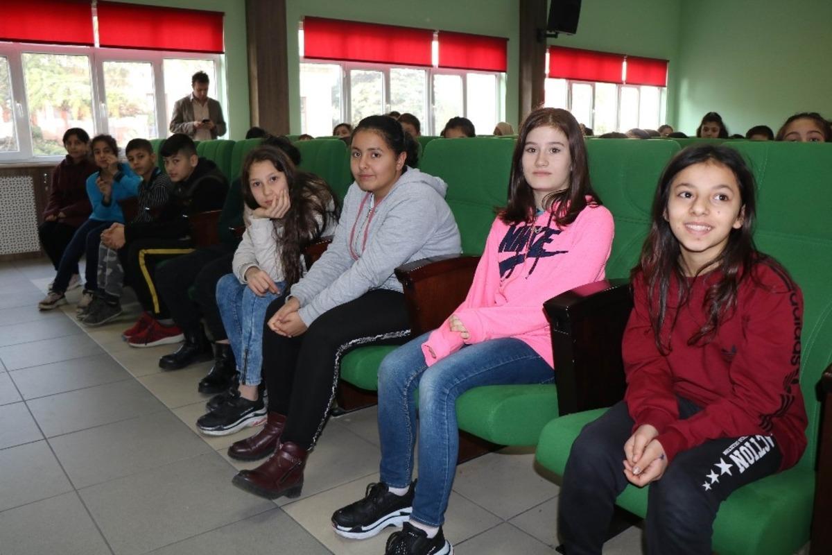 &Ouml;ğrencilere havacılık meslekleri tanıtıldı