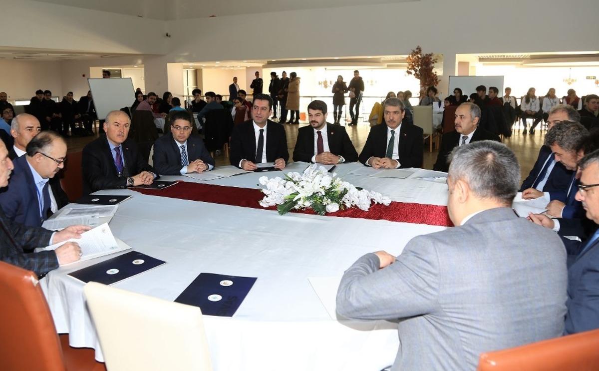 Sivas&rsquo;ta &ldquo;Benim Belediyem Gen&ccedil;lik &Ccedil;alıştayı&rdquo; başladı