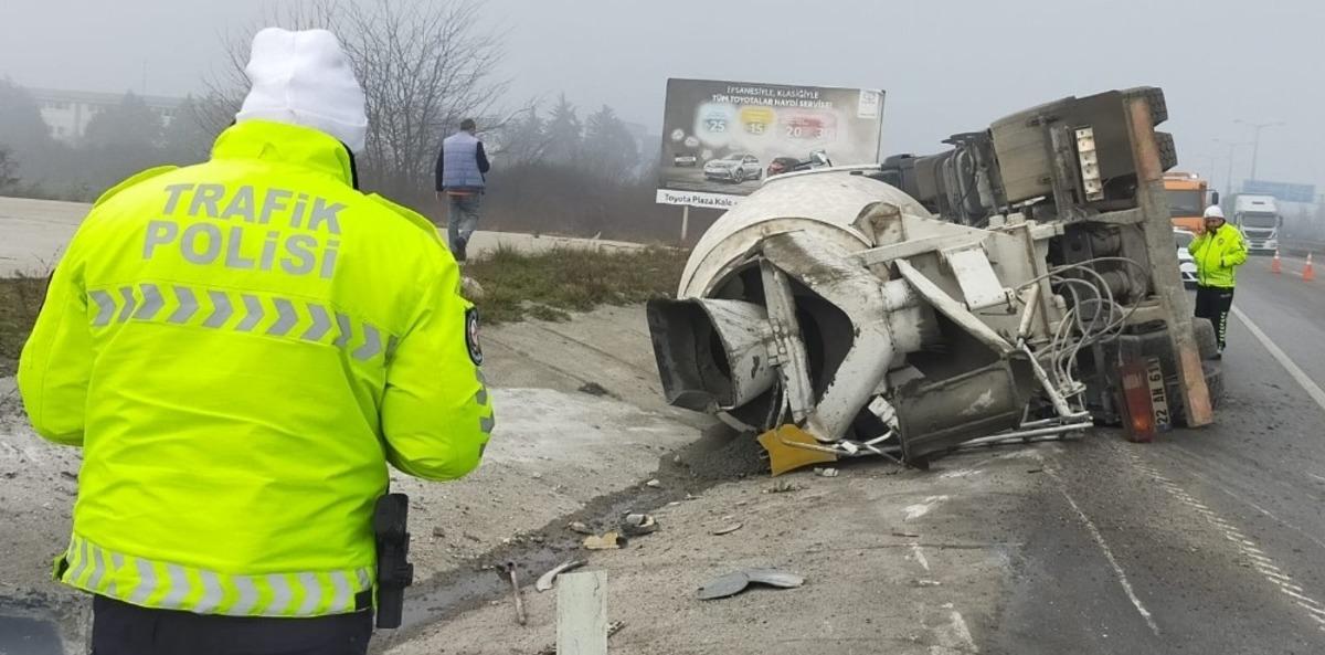 Edirne&rsquo;de beton mikser yan yattı: 1 yaralı