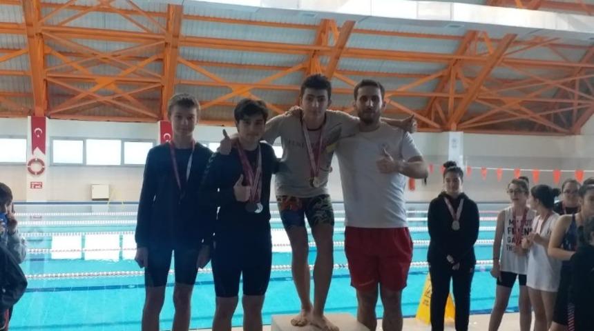 Y&uuml;zme yarışmasında 2 &ouml;ğrenci derece elde etti