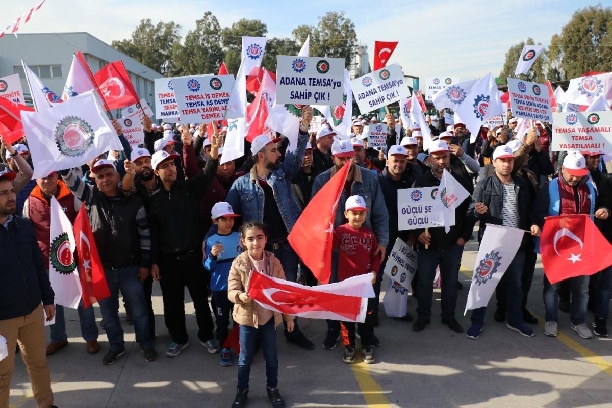 Temsa fabrikasında iş&ccedil;iler, &uuml;retimin yeniden başlaması talebiyle eylem yaptı
