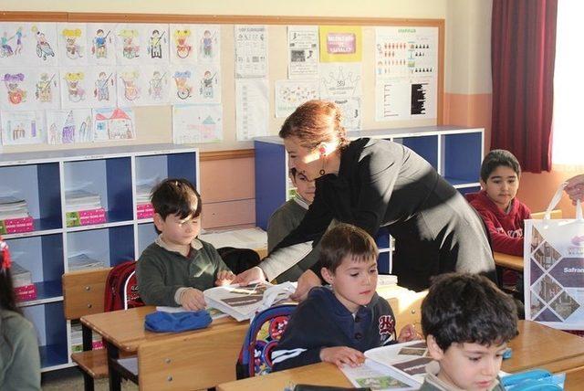 Başkan Köse öğrencilere kitap hediye etti