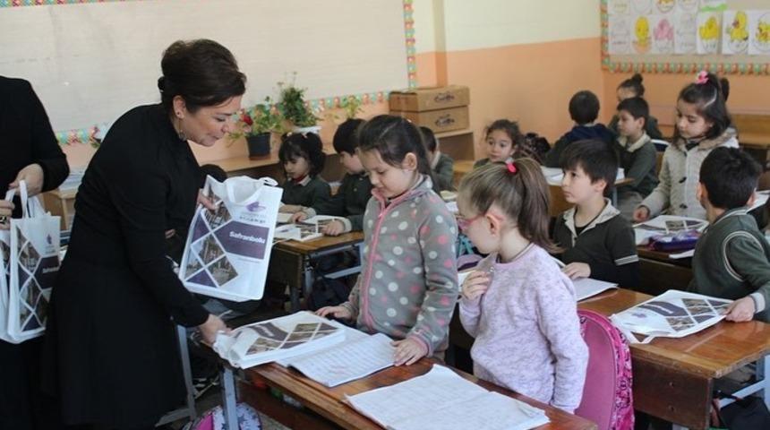 Başkan K&ouml;se &ouml;ğrencilere kitap hediye etti
