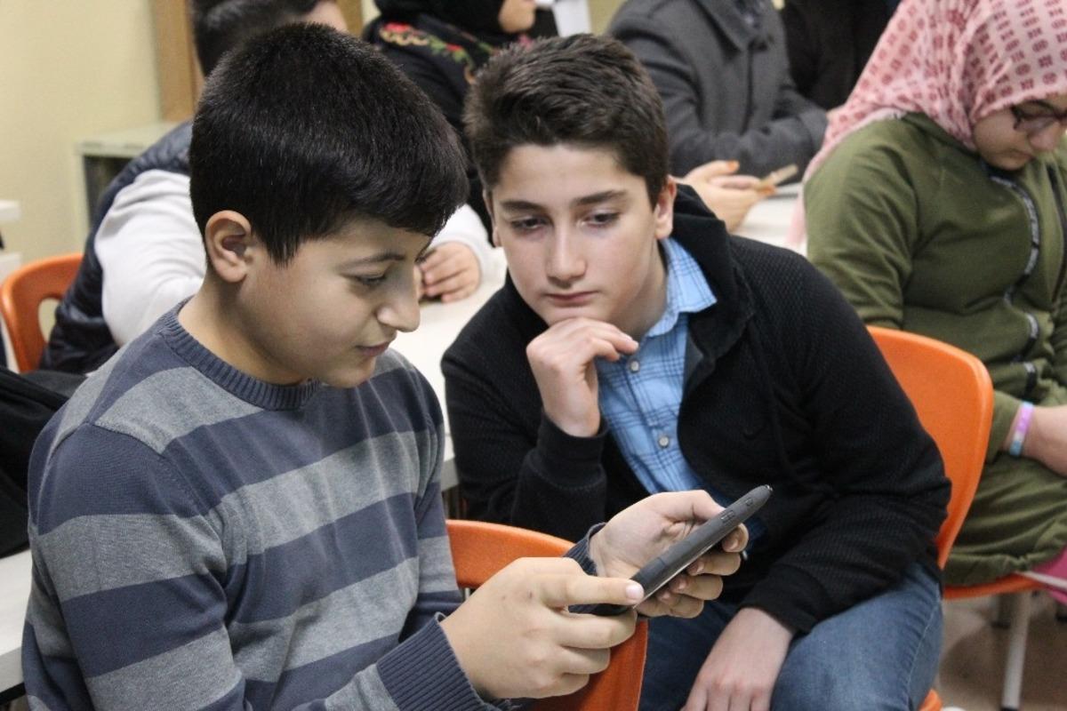 4 lise &ouml;ğrencisinden geri d&ouml;n&uuml;ş&uuml;m&uuml; sevdirecek yerli oyun